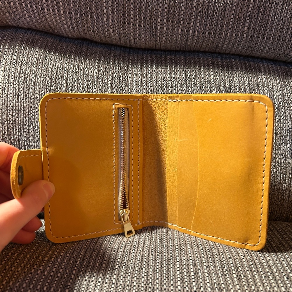 Portland Leather Mustard Yellow Leather Card Wallet - Picture 3 of 3